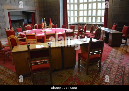 Potsdam, Allemagne - 29 octobre 2024 - la table de conférence de la Conférence de Potsdam 1945 au Palais Cecilienhof. (Photo de Markku Rainer Peltonen) Banque D'Images