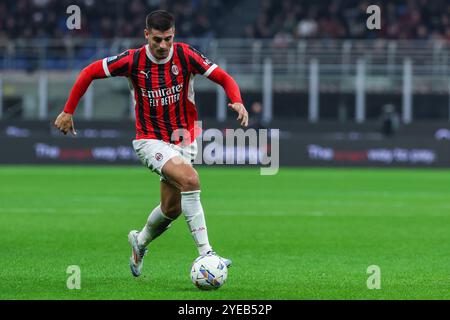 Alvaro Morata de l'AC Milan vu en action lors du match de football Serie A 2024/25 entre l'AC Milan et la SSC Napoli au stade San Siro. Score final ; Milan 0 : 2 Napoli. Banque D'Images