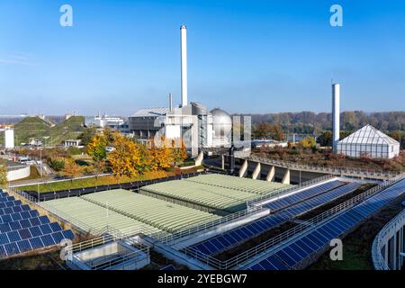 La station d'épuration municipale de Salierweg, au nord de Bonn, directement sur le Rhin, traite les eaux usées de plus de 20 districts de Bonn, avec SEW Banque D'Images