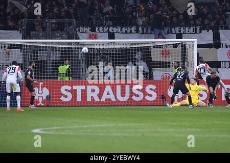 Francfort-sur-le-main, Allemagne. 30 octobre 2024. Fussball DFB-Pokal 2. Runde Eintracht Frankfurt - Borussia Moenchengladbach am 30.10.2024 im Deutsche Bank Park in Frankfurt am main Tor zum 2:1 durch Omar Marmoush ( Francfort ) la réglementation DFB interdit toute utilisation de photographies comme séquences d'images et/ou quasi-vidéo. Foto : Revierfoto crédit : ddp Media GmbH/Alamy Live News Banque D'Images