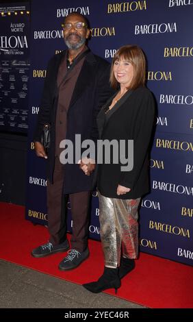 Sir Lenny Henry et Lisa Makin assistent à l'ouverture de la soirée de gala de Barcelone au Duke of York's Theatre de Londres. Date de la photo : mercredi 30 octobre 2024. Banque D'Images