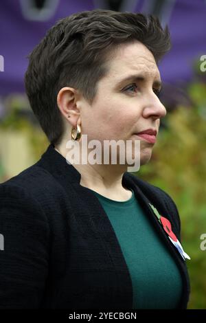 Londres, Royaume-Uni, 30 octobre 2024 Carla Suzanne Denyer (née le 24 septembre 1985) est une femme politique britannique qui a été co-leader du Parti vert d'Angleterre et du pays de Galles aux côtés d'Adrian Ramsay depuis 2021 et en tant que députée de Bristol Central depuis 2024. Les politiciens se réunissent sur College Green en face des chambres du Parlement pour être interviewés par la presse après le premier budget du Labour. Credit:JOHNNY ARMSTEAD/ Alamy Live News Banque D'Images