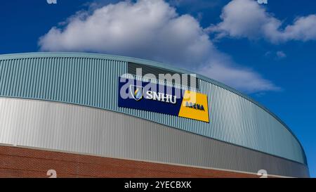 Manchester, New Hampshire - 9 octobre 2024 : la SNHU Arena, une installation gérée par ASM Global, est une arène d'événements en salle. Banque D'Images