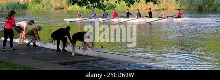 Aviron sur la rivière Avon à Saltford, Angleterre, Royaume-Uni. 2024 Banque D'Images