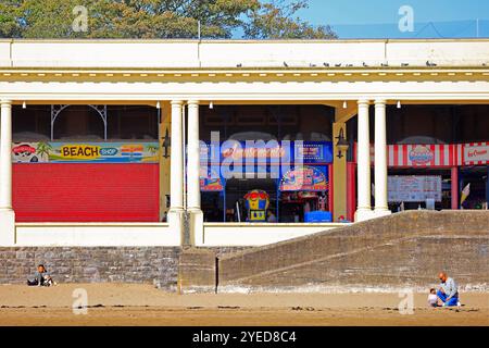 Nessa's Slots Amusement Arcade and Pavilion, Barry Island, pays de Galles du Sud. 2024. Emplacement de Gavin et Stacey TV. Banque D'Images