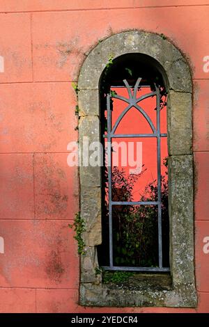 Détail de la fenêtre, Old Hall, Cowbridge, Vale of Glamorgan, pays de Galles du Sud, ROYAUME-UNI. Octobre 2024. Automne Banque D'Images