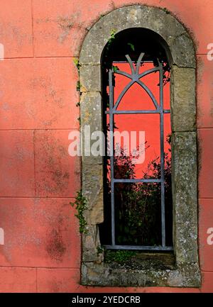 Détail de la fenêtre, Old Hall, Cowbridge, Vale of Glamorgan, pays de Galles du Sud, ROYAUME-UNI. Octobre 2024. Automne Banque D'Images