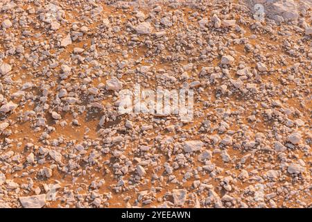 Parc national du désert blanc, Al Farafra, Nouvelle vallée, Égypte. Petites pierres et sable dans le désert blanc de l'ouest de l'Egypte. Banque D'Images