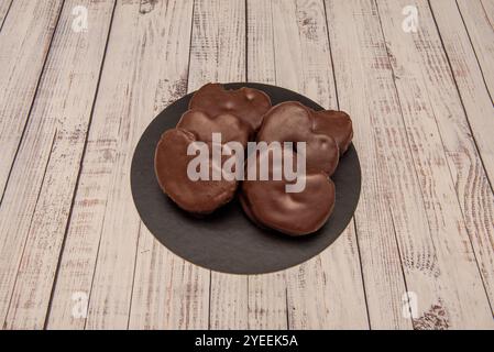 Les palmiers en chocolat sont un bonbon fait de pâte feuilletée, de sucre et de chocolat Banque D'Images