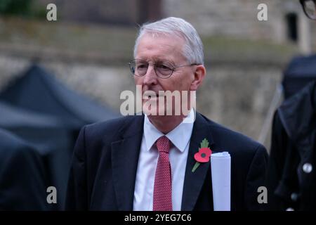 Secrerary of State for Northern Ireland et MP for Leeds South Hilary Benn, est interviewé sur College Green suite au budget d'automne. Banque D'Images