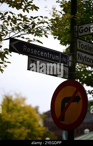 Hässleholm, Skåne, Suède. Octobre 28 2024. Signalisation routière suédoise. Banque D'Images