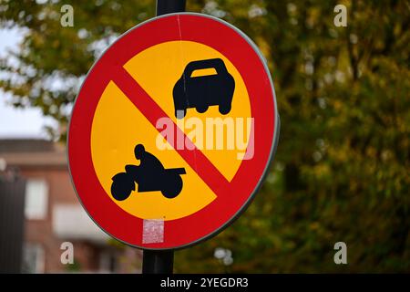 Hässleholm, Skåne, Suède. Octobre 28 2024. Signalisation routière suédoise. Banque D'Images