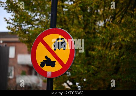 Hässleholm, Skåne, Suède. Octobre 28 2024. Signalisation routière suédoise. Banque D'Images