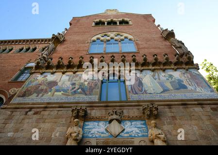 Belles décorations de bâtiments au complexe hospitalier Sant Pau à Barcelone, Espagne. Banque D'Images