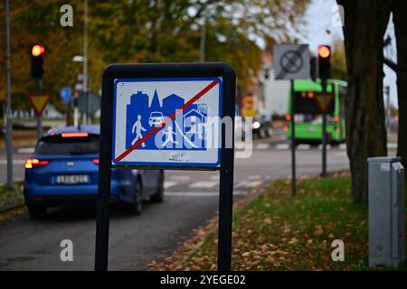 Hässleholm, Skåne, Suède. Octobre 28 2024. Signalisation routière suédoise. Banque D'Images