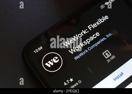 31 octobre 2024, Brésil. Dans cette illustration photo, le logo de l'application WeWork est affiché sur l'écran d'un smartphone Banque D'Images