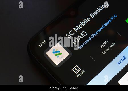 31 octobre 2024, Brésil. Dans cette illustration photo, le logo de l'application Standard Chartered Bank est affiché sur l'écran d'un smartphone. Banque D'Images