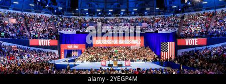 Madison, États-Unis. 30 octobre 2024. La vice-présidente et candidate démocrate à la présidence Kamala Harris prend la parole lors d'un rassemblement « quand nous votons, nous gagnons » au Veterans Memorial Coliseum à alliant Energy Center à Madison, Wisconsin, le mercredi 30 octobre 2024. Harris fait campagne dans les swing states à l'approche des élections du 5 novembre. Photo de Tannen Maury/UPI crédit : UPI/Alamy Live News Banque D'Images