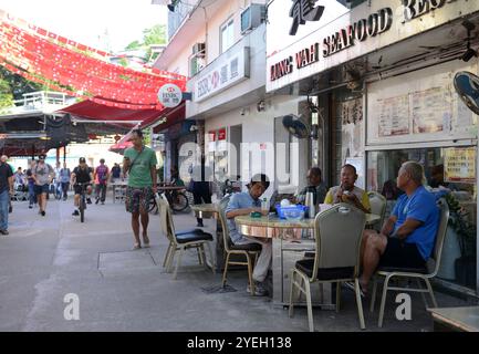 Restaurant de fruits de mer Lung Wah sur la rue principale à Yung Shue Wan, Lamma Island, Hong Kong. Banque D'Images