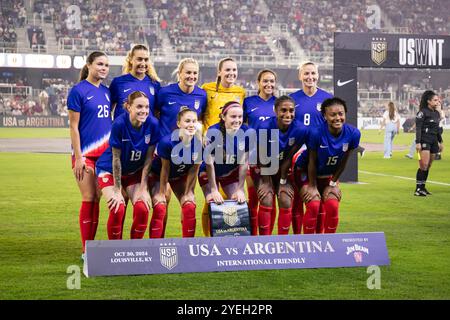 Louisville, Kentucky, États-Unis. 30 octobre 2024. L’équipe nationale féminine des États-Unis bat l’Argentine 3-0 dans un match amical international au Lynn Family Stadium à Louisville, Kentucky. Crédit : Kindell Buchanan/Alamy Live News Banque D'Images