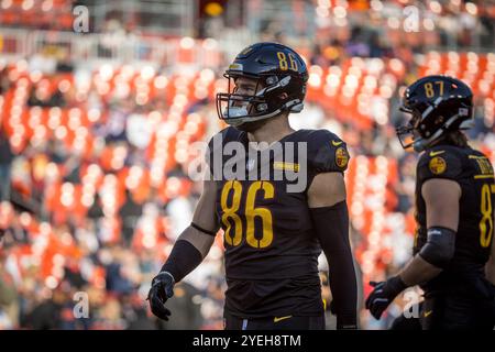 Landover, Maryland, États-Unis. 27 octobre 2024. Les Washington Commanders Tight End Zach Ertz (86) avant le match entre les Bears de Chicago et les Washington Commanders joué à Landover, Maryland. Cory Royster/Cal Sport Media/Alamy Live News Banque D'Images