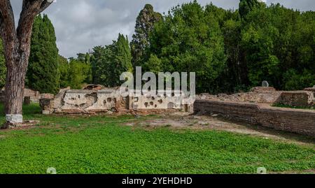 Ostia Antica est historiquement considérée comme la « porte d’entrée de Rome » : fondée à l’embouchure du Tibre, elle fut la première colonie de Rome, dès le 4ème Banque D'Images