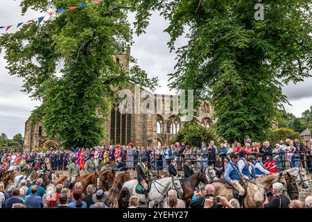 Jedburgh, Scottish Borders, Écosse, Royaume-Uni. 7 juillet 2023. Des centaines de chevaux patrouillent les marches du Royal Burgh de Jedburgh, retournant au Rampar Banque D'Images