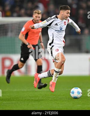 Stefanos TZIMAS 1. FC Nuernberg FCN (09) Aktion am Ball Schiedsrichter arbitre Timo Gerach TSG 1899 Hoffenheim vs 1. FC NUERNBERG FCN DFB-POKAL ZWEITE RUNDE 30.10.2024 LA RÉGLEMENTATION DFL INTERDIT TOUTE UTILISATION DE PHOTOGRAPHIES COMME SÉQUENCES D'IMAGES ET/OU QUASI-VIDÉO Banque D'Images