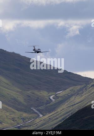 Entraînement au vol à basse altitude de la RAF Phenom à Ullswater dans le Lake District Banque D'Images