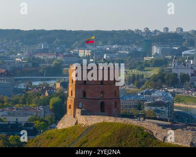 Vue aérienne de Vilnius avec la tour de Gediminas et le paysage urbain Banque D'Images