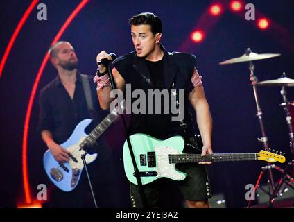 16.10.2024, xlakx, Entertainment Musik, Die Beatrice Egli Show emspor, v.l.Andreas Gabalier steht BEI der Aufzeichnung der Beatrice Egli Show in Berlin-Adlershof auf der Buehne. Berlin Adlershof *** 16 10 2024, xlakx, Entertainment Music, The Beatrice Egli Show emspor, v l Andreas Gabalier est sur scène à Berlin Adlershof à l'enregistrement du Beatrice Egli Show à Berlin Adlershof Daniel Lakomski Banque D'Images