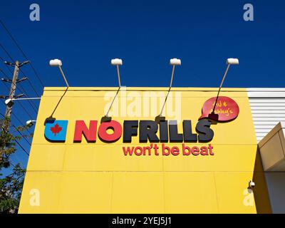 Toronto Canada / AJ & Ashley’s No Frills Supermarket Store sur Avenue Road, North York, Toronto. Banque D'Images