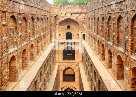 Vue magnifique sur le réservoir Agrasen ki Baoli à Delhi, Inde Banque D'Images