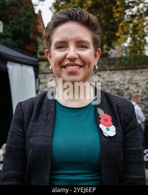 Londres, Royaume-Uni. 30 octobre 2024. Carla Denyer, co-chef du Parti vert d'Angleterre et du pays de Galles, député Bristol Central. Des politiciens de tous les partis, y compris des ministres actuels et anciens, des députés et d'autres commentateurs sont vus sur College Green à Westminster, réagissant au budget d'automne de la chancelière sur le cycle des médias. Crédit : Imageplotter/Alamy Live News Banque D'Images