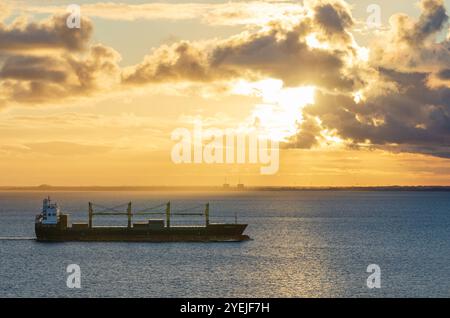 Coucher de soleil sur la mer Baltique vu d'un bateau de croisière, sur le chemin de Copenhague Banque D'Images
