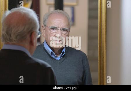 Séville, 10/27/2023. Entretien avec Alfonso Guerra par Ignacio Camacho. Photo : JM Serrano. Archsev. Crédit : album / Archivo ABC / Juan Manuel Serrano Becerra Banque D'Images