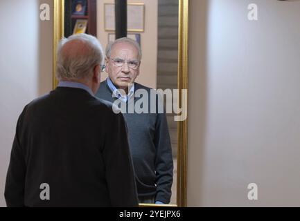 Séville, 10/27/2023. Entretien avec Alfonso Guerra par Ignacio Camacho. Photo : JM Serrano. Archsev. Crédit : album / Archivo ABC / Juan Manuel Serrano Becerra Banque D'Images