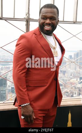 **PHOTO DE FICHIER** 50 cent affirme qu'il a refusé 3 millions de dollars Trump performance à MSG. NEW YORK, NY - 6 JUIN : 50 cent photographié alors que les Cast Members de Power franchise éclairent l'Empire State Building pour célébrer le mois de la musique noire, la première saison de Power Book II : Ghost et le 10e anniversaire de l'univers de la puissance le 6 juin 2024 à New York. Crédit : mpi099/MediaPunch Banque D'Images