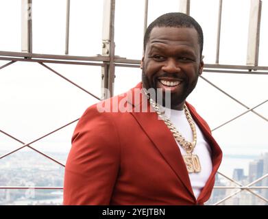 **PHOTO DE FICHIER** 50 cent affirme qu'il a refusé 3 millions de dollars Trump performance à MSG. NEW YORK, NY - 6 JUIN : 50 cent photographié alors que les Cast Members de Power franchise éclairent l'Empire State Building pour célébrer le mois de la musique noire, la première saison de Power Book II : Ghost et le 10e anniversaire de l'univers de la puissance le 6 juin 2024 à New York. Crédit : mpi099/MediaPunch Banque D'Images