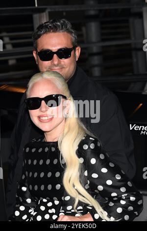 Venise, Italie. 02 septembre 2024. Lady Gaga et Michael Polansky arrivent à aereoport pour le 81ème Festival International du film de Venise à Venise. (Photo de Luigi Iorio/SOPA images/Sipa USA) crédit : Sipa USA/Alamy Live News Banque D'Images