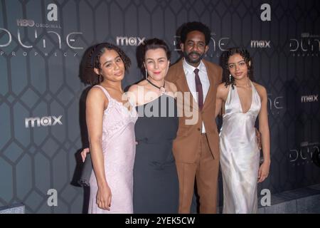 New York, États-Unis. 30 octobre 2024. La première mondiale de ''Dune : Prophecy'' de HBO aura lieu à New York, New York, États-Unis, le 30 octobre 2024. Olivia Williams (deuxième à partir de la gauche) et Rhashan Stone (troisième à partir de la gauche) assistent à l'événement au Jazz at Lincoln Center. (Photo de Thenews2/NurPhoto) crédit : NurPhoto SRL/Alamy Live News Banque D'Images