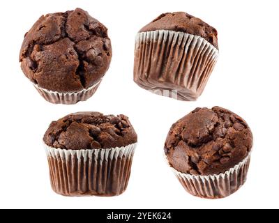 Variété de muffins aux pépites de chocolat isolée sur fond transparent. Image PNG. Banque D'Images
