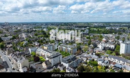 Rennes (Bretagne, nord-ouest de la France) : vue sur le quartier Maurepas depuis la rue de Fougères, en regardant vers l'ouest de la ville Banque D'Images