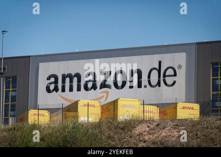 Amazon Logistikzentrum, FRA3, DHL Container, Bad Hersfeld, Hesse, Banque D'Images