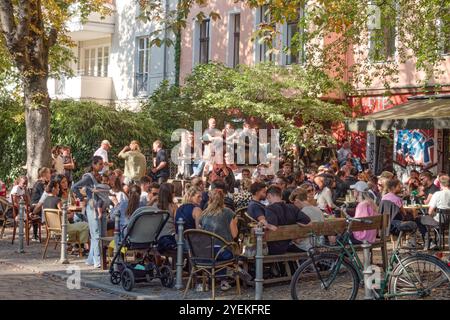 Café la Maison am Landwehrkanal, Paul-Lincke-Ufer, Kreuzberg, Berlin Banque D'Images