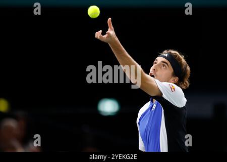 Paris, Paris, France. 31 octobre 2024. Stefanos TSITSIPAS (GRE), en action lors du Rolex Masters Paris match opposant Stefanos TSITSIPAS (GRE) et Francisco CERUNDOLO (ARG) à l'arène hôtelière Accor le 31 2024 octobre. (Crédit image : © Loic Baratoux/ZUMA Press Wire) USAGE ÉDITORIAL SEULEMENT! Non destiné à UN USAGE commercial ! Banque D'Images