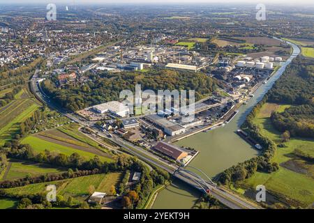 Luftbild, Stadthafen Lünen, Bundesstraße B54 und Dortmunder Straße Kanalbrücke, Aurubis AG Kupferhütte und Kupferrecycler, Lünen, Ruhrgebiet, Nordrhein-Westfalen, Deutschland ACHTUNGxMINDESTHONORARx60xEURO *** vue aérienne, port de la ville de Lünen, route fédérale B54 et pont Lünen du canal Dortmunder Straße, fonderie de cuivre Aurubis AG et recycleur de cuivre, Ruubis AG, Westarea, Rhénanie du Nord-Rhénanie-Westminera, Allemagne Banque D'Images