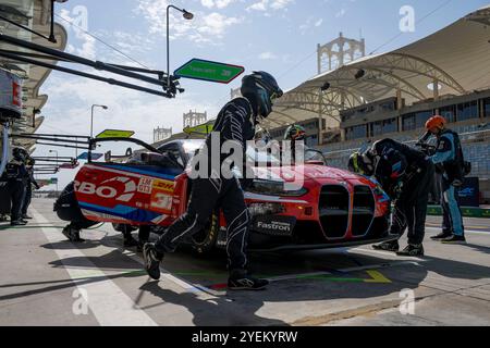 Sakhir, Bahreïn. 31 octobre 2024. TEAM WRT No.31 - BMW M4 LMGT3, Darren Leung (GBR), Sean Gelael (IDN), Augusto Farfus (BRA) pendant P1. Ahmad Al Shehab/Alamy Live News. Banque D'Images