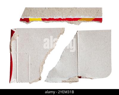 Ensemble de papier de boîte d'emballage endommagé déchiré sur fond blanc avec chemin de découpage Banque D'Images