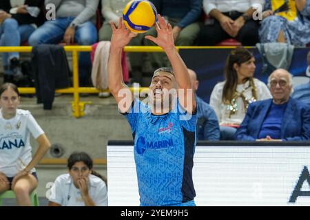 Set de Michele Baranowicz de Cisterna volley lors du match entre Rana Verona et Cisterna volley, saison régulière de la SuperLega Italian volley Banque D'Images